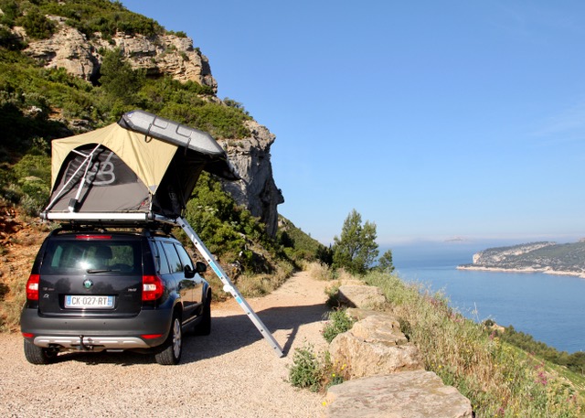 Overland V8 au coucher du soleil